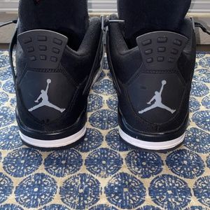 Black air Jordan 4